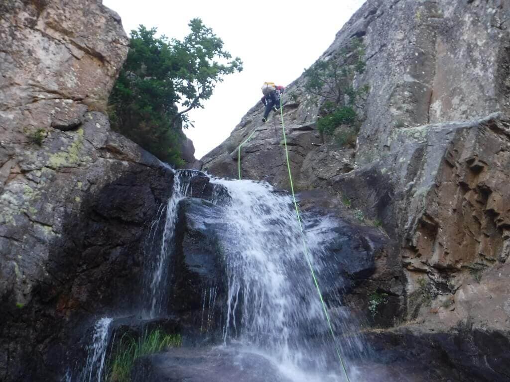 Rapel de 35 metros en la cascada